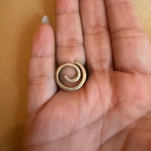 Turkish Zultanite Gem Hammered Black Rhodium 925 Sterling Silver and Gold Ring - Picture 12 of 16